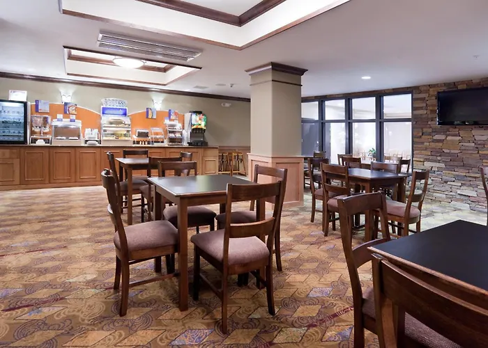 Express & By Ihg Hotel Lander