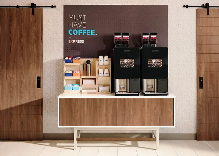 Express & By Ihg 2* Lander